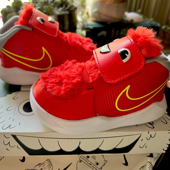 Nike Other - *Limited Edition* Nike Team Hustle toddler sneakers